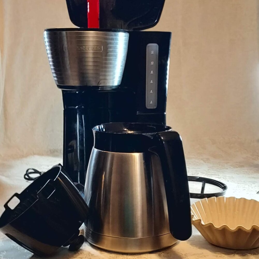 Black & Decker 12 Cup Programable Coffee Pot 2 Piece Fliter Like New - Picture 5 of 6